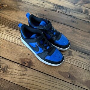 Nike sneakers. Court borough low recraft